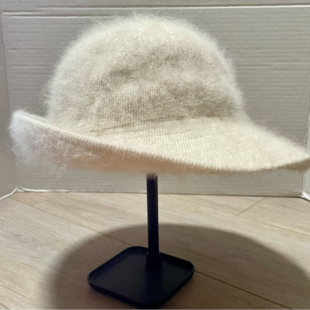 Elegant Vintage Cream Hat